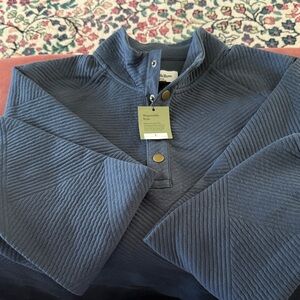 Goodfellow & Co Men's Navy Zip Up Sweater
Warm and trendy great price!!